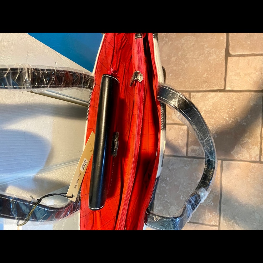 Large purse - Picture 3 of 3